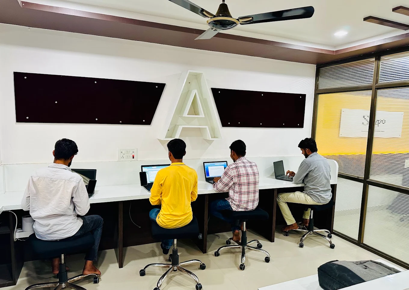 Sezpo Office Workspace
